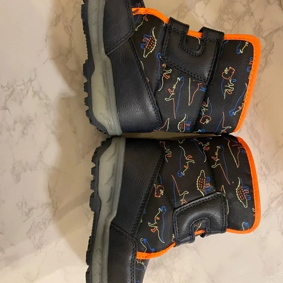 Carter’s, Grady Light Up Snow Boots, size 8 - Picture 6 of 10